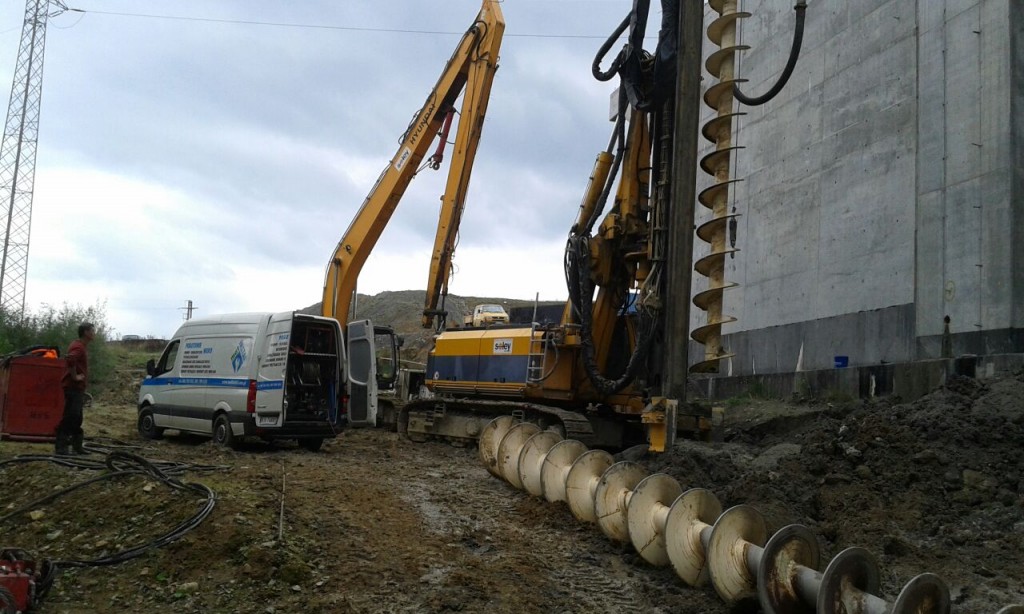 Czyszczenie wiertnicy z mieszanki betonowej podczas awarii urządzenia, w trybie pilnym
(Pietrzykowice)